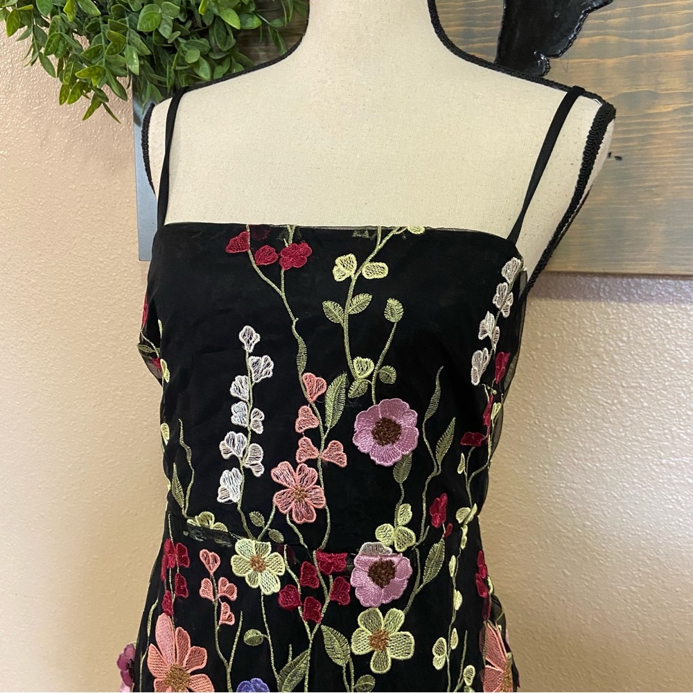 NWOT Lulus Thriving Energy Black 3D Floral Embroidered Lace-Up Midi Dress - Picture 3 of 9